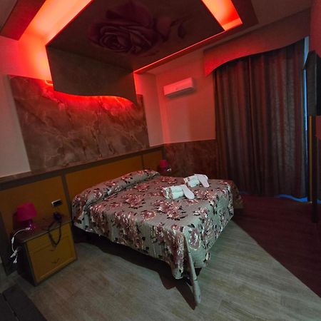 נאפולי Hotel Iris מראה חיצוני תמונה